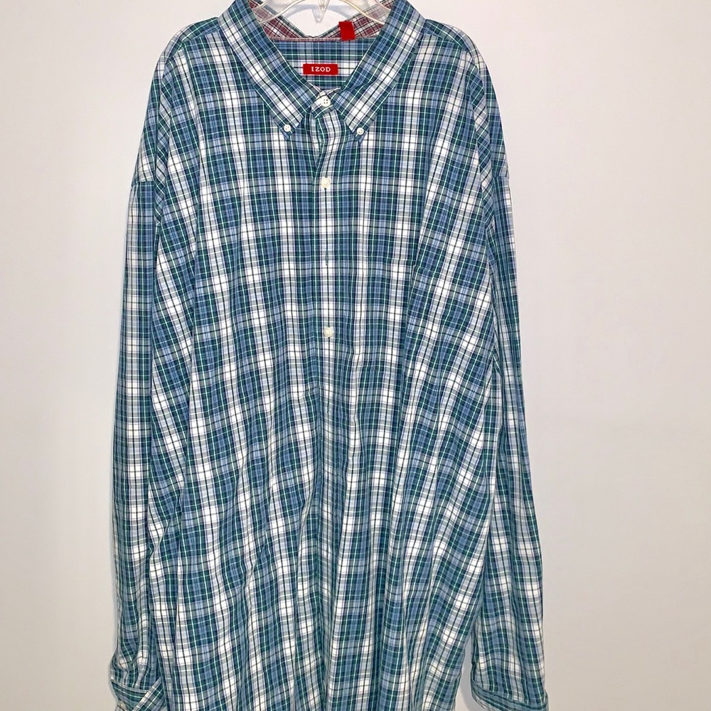 Izod Men’s long sleeve button down shirt
